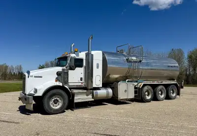 2015 KENWORTH T800 POTABLE WATER TRUCK TRACTOR - Cummins ISX15 550 6 Cylinder 15L 550 HP Diesel Engi...