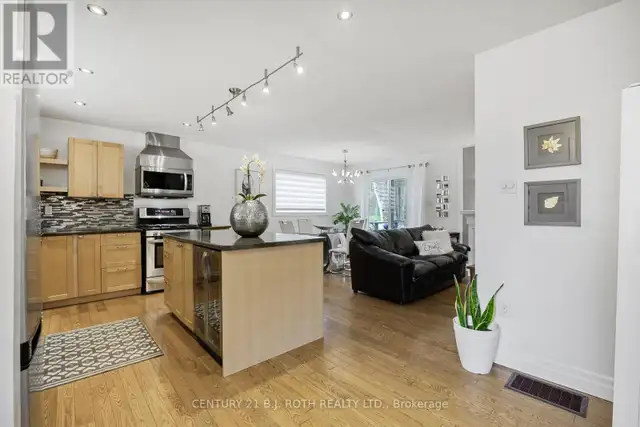 10 ALLEN DRIVE N Wasaga Beach, Ontario in Houses for Sale in Oakville / Halton Region - Image 5
