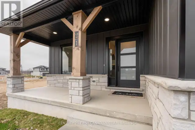 21 HAMILTON STREET North Middlesex (Ailsa Craig), Ontario in Houses for Sale in Grand Bend - Image 4