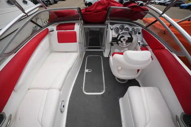 2009 SEA DOO WAKE 230 in Powerboats & Motorboats in Red Deer - Image 3