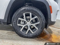 This Jeep Grand Cherokee delivers a Regular Unleaded V-6 3.6 L/220 engine powering this Automatic tr... (image 8)