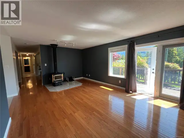 492 CEDAR Cres Gold River, British Columbia in Houses for Sale in Campbell River - Image 13