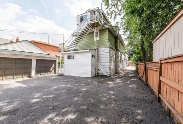 $1050 Bedroom for Rent! - Toronto - Weston Area - All inclusive in Room Rentals & Roommates in City of Toronto - Image 3