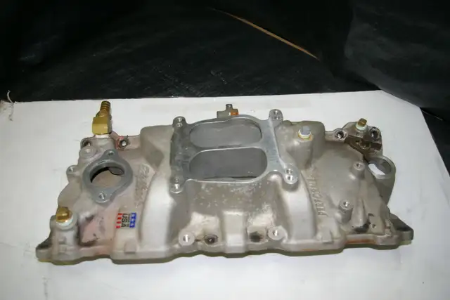 INTAKE MANIFOLD EDELBROCK PERFORMANCE SMALL BLOCK CHEVY in Auto Body Parts in Edmonton - Image 2