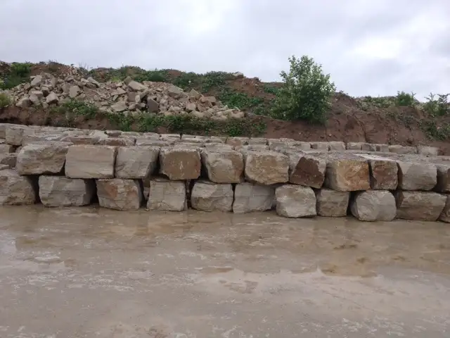 Armour Stone Stone Steps  Retaining walls in Plants, Fertilizer & Soil in Belleville - Image 8
