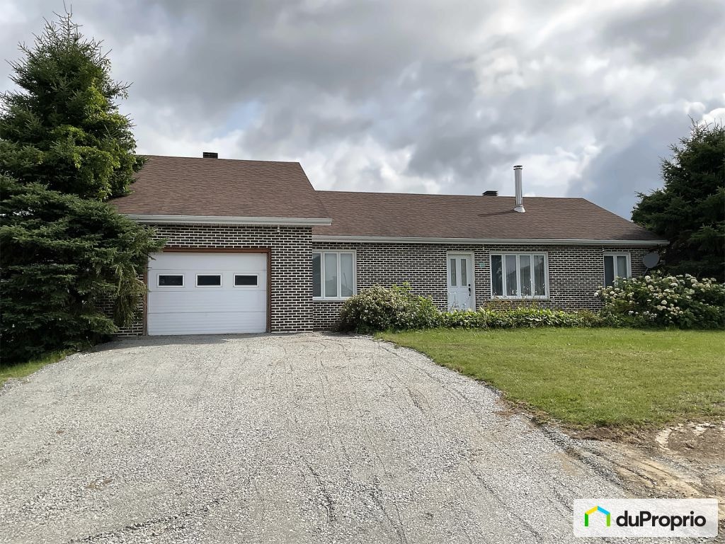 $598,000 - Bungalow for sale in St-Bernard — photo 1