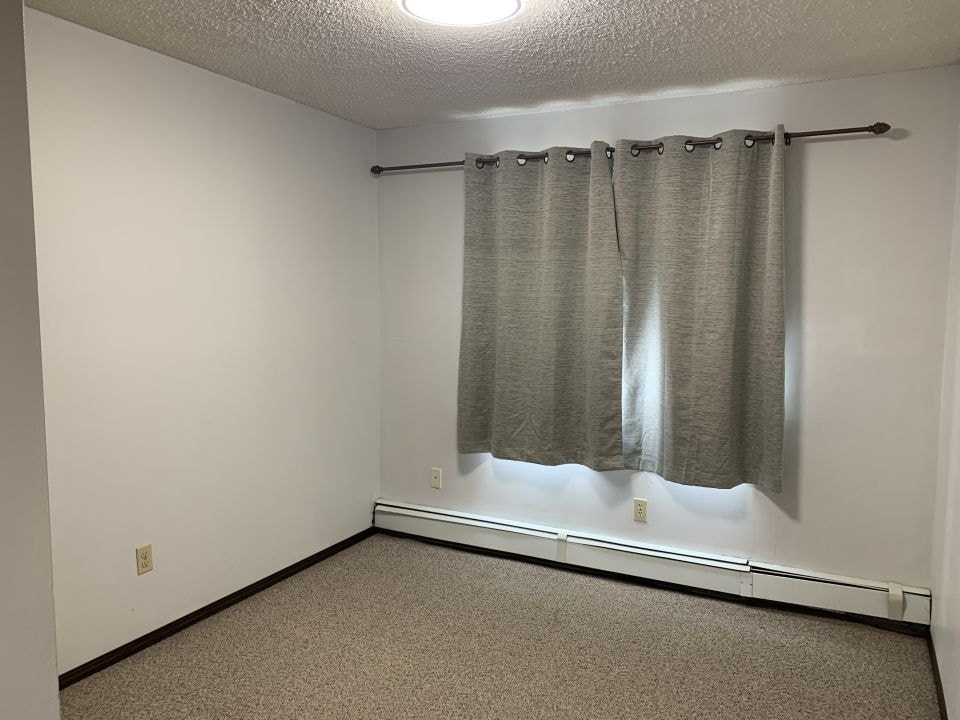 5922 – 59 Avenue - 4 Apartment for Rent 5