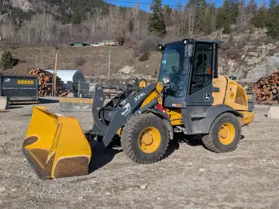 2018 DEERE 324L Wheel Loader - Enclosed Cab, Air Conditioner, Rear View Camera, Air Ride Seat, Ride...