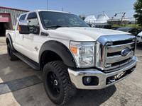 LARIAT | 6.7L DIESEL | CREW CAB | 4X4 This 2015 Ford F-350 Super Duty LARIAT combines serious towing... (image 6)