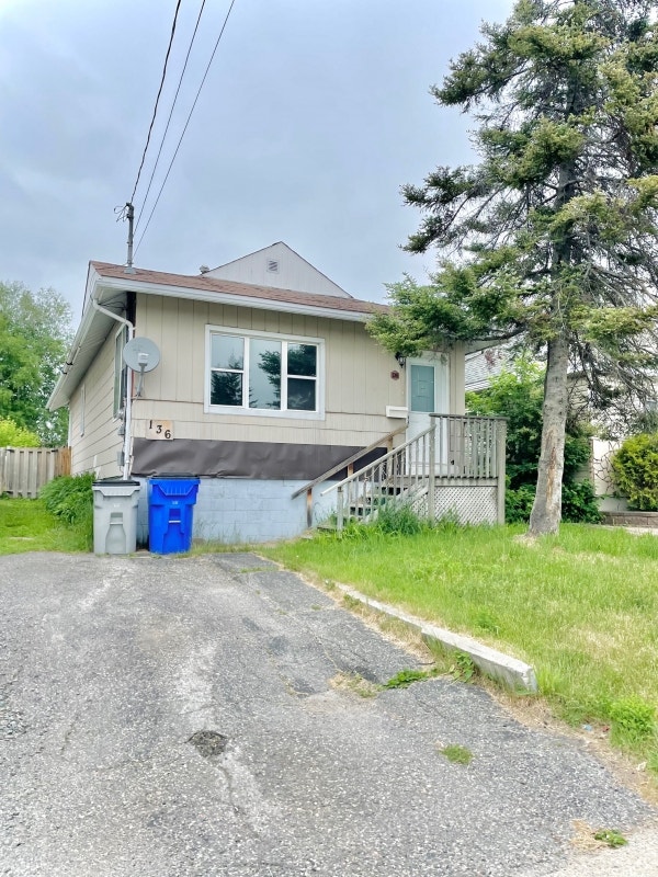 136 FLORAL AVE NEWLY UPDATED 2BED APT, AVAILABLE SEPTEMBER 2023 Long Term Rentals Timmins