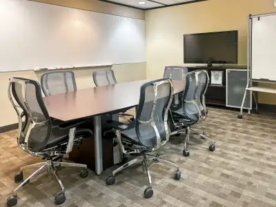 A fully serviced private office with 4 people, ready to use from day one. Work with focus and privac...