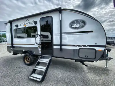 Forest River R-Pod travel trailer RP-192 highlights: Queen Murphy Bed Pantry Rear Bath Exterior Stor...