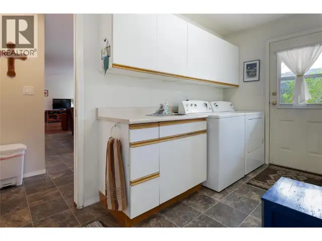2240 97B Highway SE Salmon Arm, British Columbia in Houses for Sale in Kamloops - Image 19