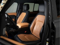This 2023 Land Rover Defender 130 X-Dynamic SE P400 is a local Ontario vehicle with a clean Carfax r... (image 9)