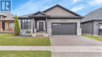 A spectacular Bungalow in the sought-after South Creek subdivision of Mount Brydges. This immaculate...