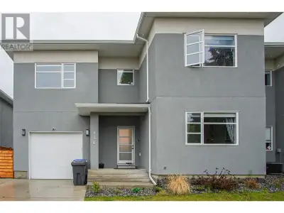 Over 1900 sqft, 4 bed, 3.5 bath half duplex home is sure to impress! Main floor with large living/di...