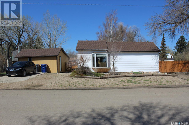 116 Ash AVENUE N Eastend, Saskatchewan in Houses for Sale in Swift Current