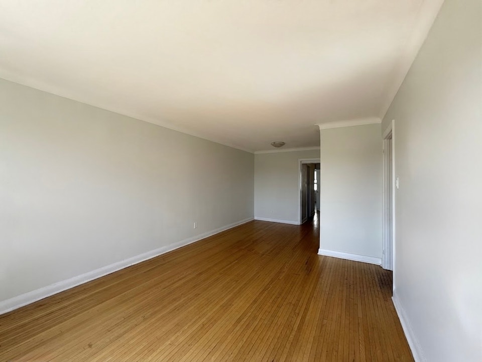 82 Lanark Ave - 2nd Floor 4