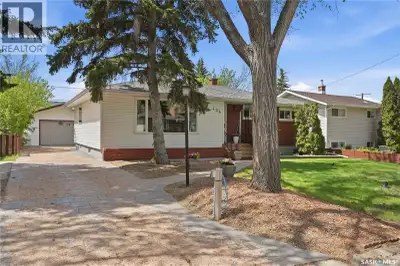 Welcome to 104 Marsh Cr., a beautifully maintained & upgraded 1224 sq ft bungalow located in Whitmor...