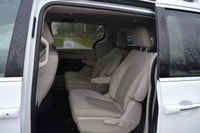 Price reduced to $18,950! Clean Carfax, Plug in hybrid, Well maintain, 7 passengers seating, navigat... (image 8)