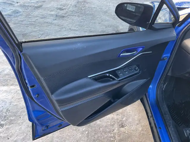 2019 Toyota C-HR in Cars & Trucks in Ottawa - Image 29