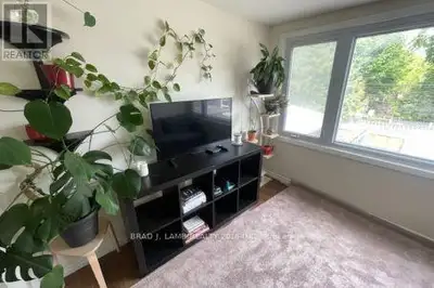 UPPER - 93 GLEBEMOUNT AVENUE Toronto (Danforth), Ontario