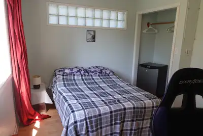 All in price!! Bright Room for Rent Prime Gorge/Tillicum Location Looking for a convenient and comfo...