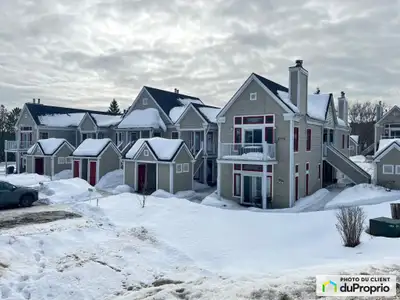 Superbe condo situé au coeur d'Orford, à proximité du Mont-Orford, du parc national (Sépaq), d'un te...
