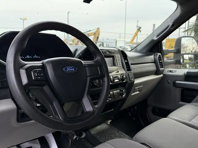 2017 Ford F-450 Super Duty XL 4x4 Crew Cab 9 Foot Dump Truck in Heavy Trucks in Regina - Image 20