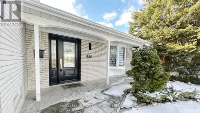 LOWER - 32 CASTOR CRESCENT Toronto (Woburn), Ontario