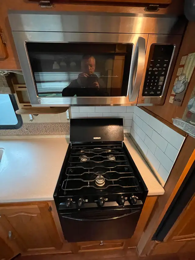 2007 (Motor Home 32’) Forest River Georgetown XL in RVs & Motorhomes in Abbotsford - Image 10