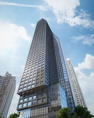 Cash Buyer Looking for 8 Wellesley Condo! Prefer 1b+den or 2b2b. Contact Patricia Today! Patricia: 4...