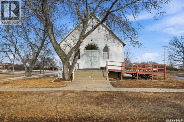 312 Main STREET Central Butte, Saskatchewan in Commercial & Office Space for Sale in Moose Jaw - Image 2