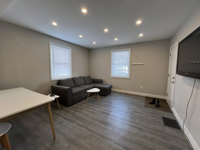2 Bed, 1 Bath 1-474 MacDonnell Street, Furnished & Inclusive! in Long Term Rentals in Kingston - Image 3