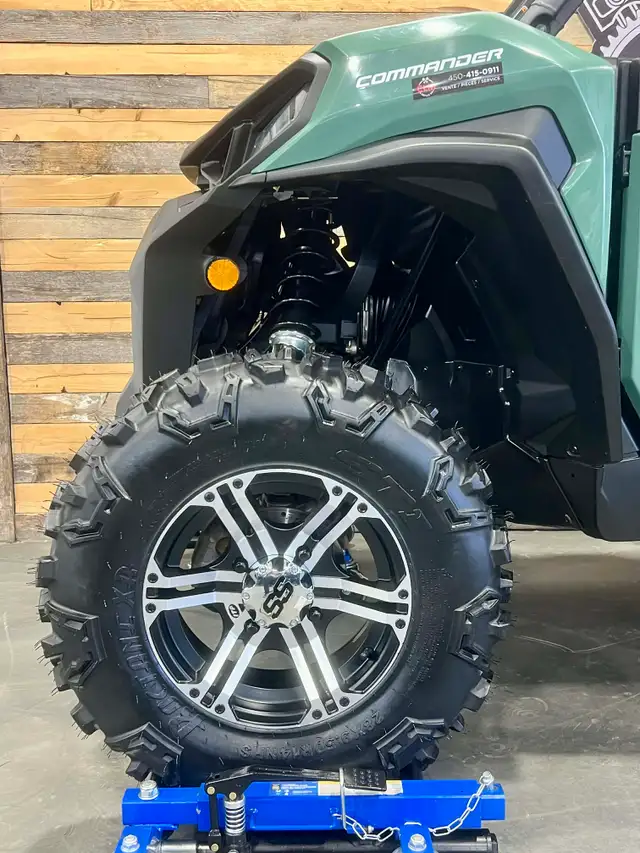 2025 BRP CAN-AM COMMANDER 700 EFI + 4X4 + DPS + ONLY 2759 KM + N in ATVs in Ottawa - Image 27