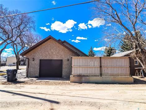1305 Chaplin STREET E in Houses for Sale in Swift Current - Image 2