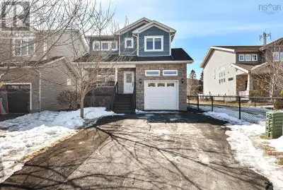 Nestled on a quiet cul-de-sac in highly sought after West Bedford, this immaculate 4 bedroom, 4 bath...
