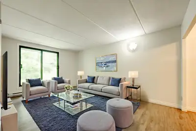 PH4–4 Apartments – Confort au quotidien à L'Île-des-Sœurs PH4–4 Apartments propose des studios ainsi...