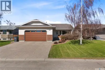 Located in Balgonie, only 15 minutes from Regina’s east end via a divided highway, this extensively...