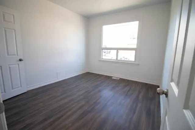 23 St. Patrick St, St. Catharines - 3 Bedroom Main Unit - Photo 13