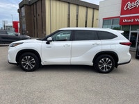 -Regina Honda Recent Arrival! 2021 Toyota Highlander Hybrid XLE 107 point inspected, Fully detailed,... (image 1)