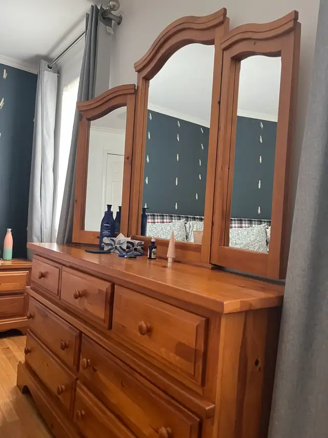 Used Solid Pine wood dresser with matching nightstands in Dressers & Wardrobes in Ottawa - Image 6