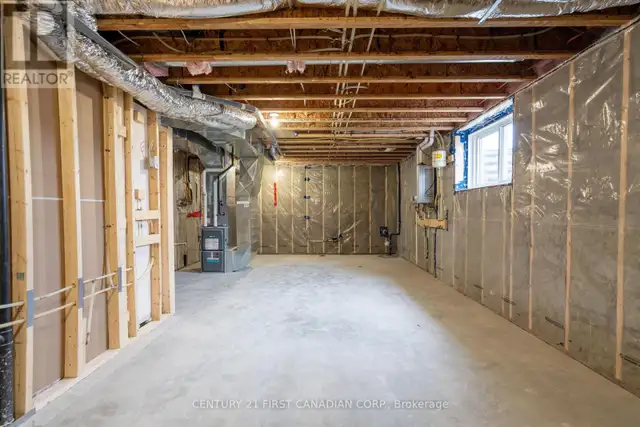 21 HAMILTON STREET North Middlesex (Ailsa Craig), Ontario in Houses for Sale in Grand Bend - Image 31