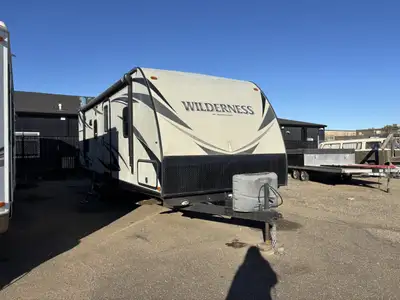 This couples coach trailer is perfect for camping and travelling! The front bedroom has a queen bed...