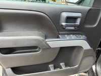 Double L Motors Ltd. FOR SALE: 2018 Chevrolet Silverado 1500 Crew Cab LT Z71 4x4 If you're looking f... (image 7)