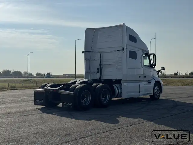 2022 Volvo VNL760 D13 | 455HP | 2.79 RATIO | I-SHIFT in Heavy Trucks in Calgary - Image 7
