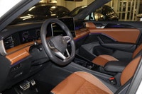 This Volkswagen TIGUAN has a dependable Intercooled Turbo Regular Unleaded I-4 2.0 L/121 engine powe... (image 8)