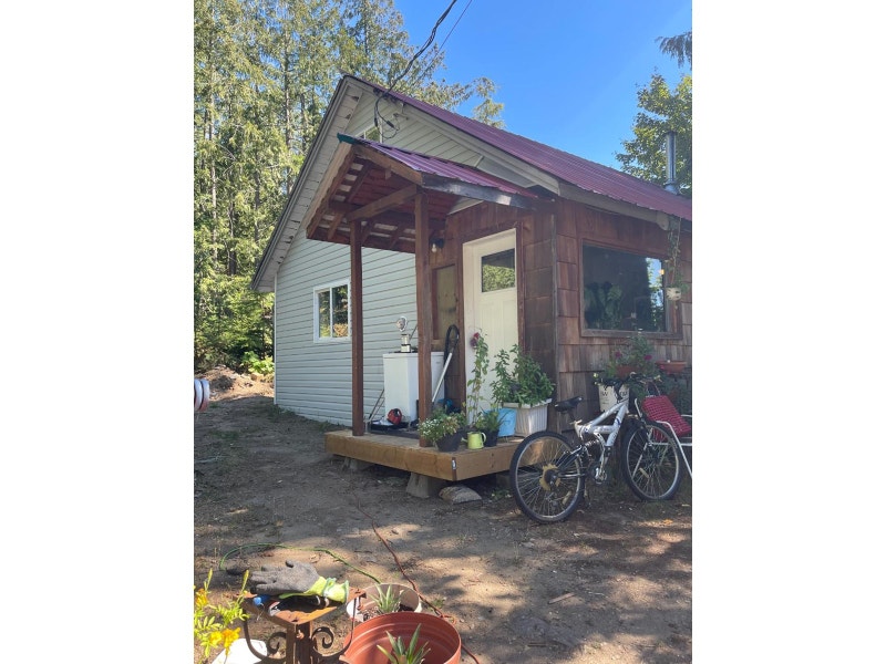 16825 POST OFFICE ROAD Kootenay Bay, British Columbia Houses for Sale