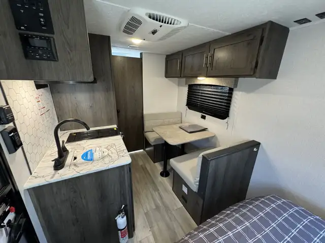 2022 ,Coachmen RV,Viking 17FQ in Travel Trailers & Campers in Kamloops - Image 5