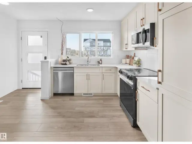 276 MARQUIS BV NE Edmonton, Alberta in Houses for Sale in Strathcona County - Image 7